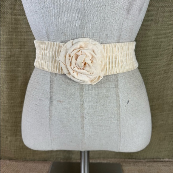 Vintage womens stretch belt with flower buckle , Made in USA 25-32 in. GoodHeart - Picture 9 of 9